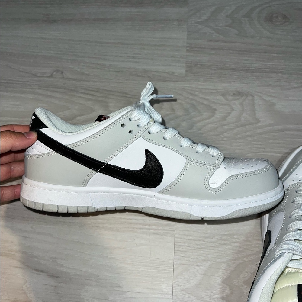 Nike White and Black Sneakers
